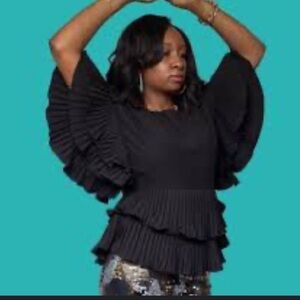 30% off w ♥️ Why Dress T200076 
Black Pleated Ruffle Sleeve Top Small 0111